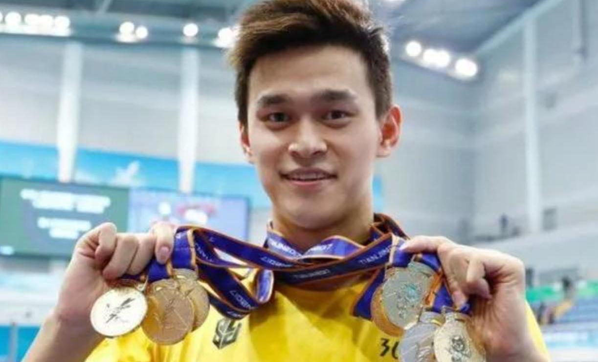 2024最新幽默段子,小巷里的秘密美食店趣事