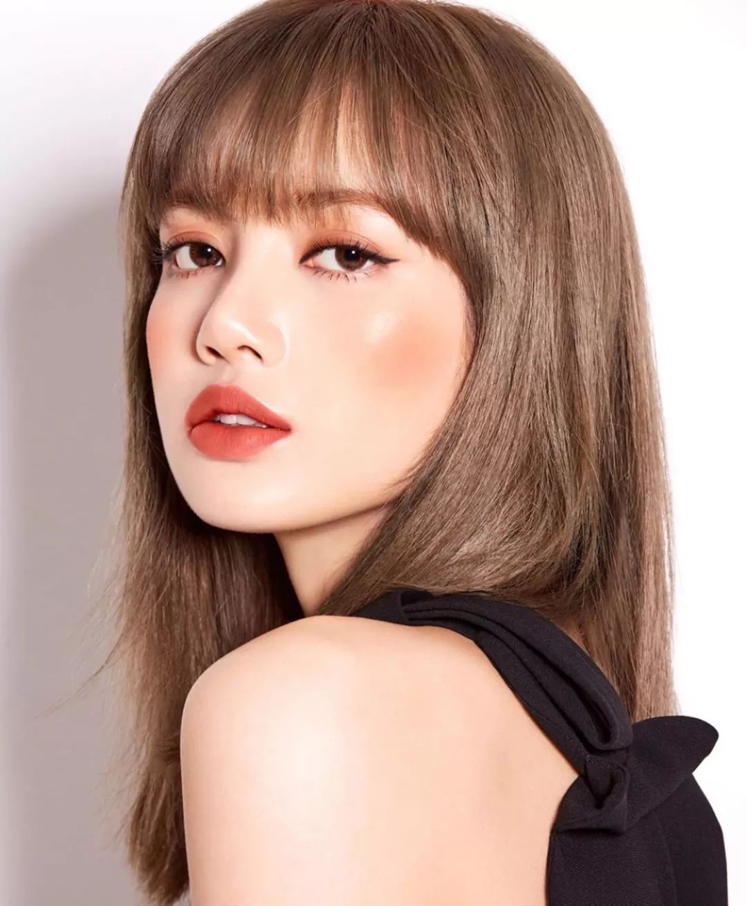 华伊沫Lisa最新图片，时尚潮流中的璀璨之星