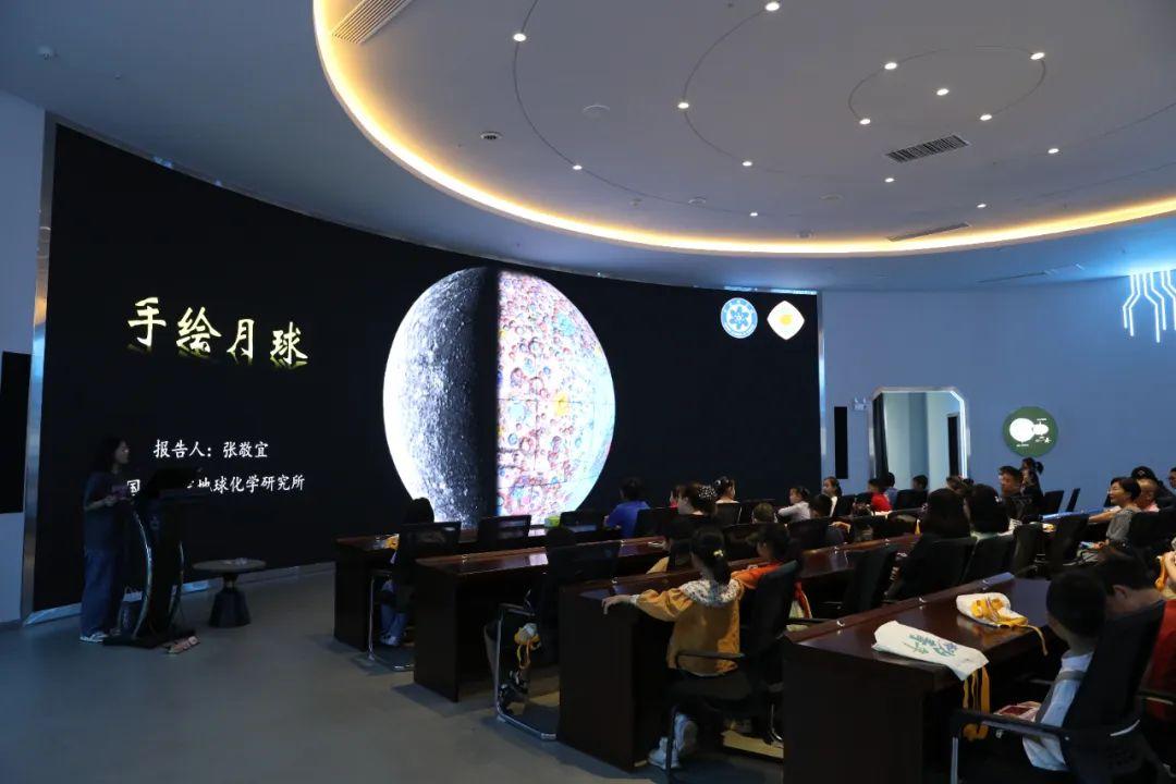 央视最新公益广告2024探寻小巷独特风味，巷陌特色小店的故事