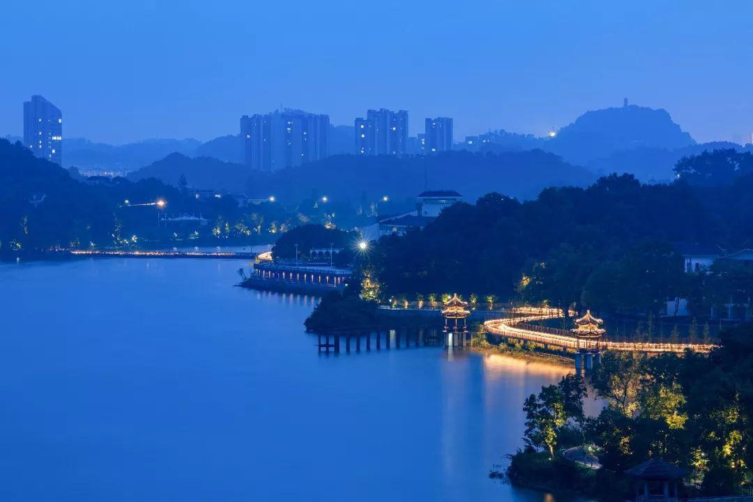 最新夜跑，生活方式的兴起与争议