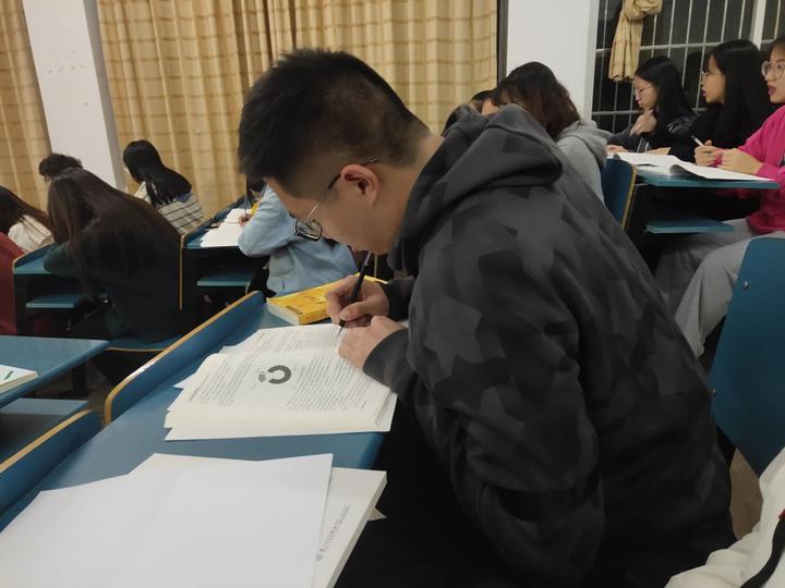 时政新闻速递，温馨日常时刻关注