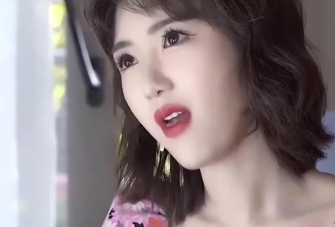 女明星璀璨星眸的秘密,智能美颜仪打造亮眼魅力