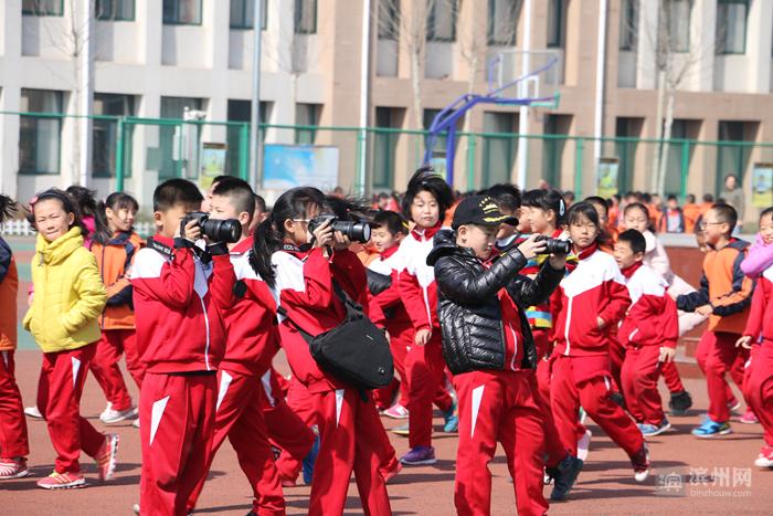 三年级足球比赛之旅，绿茵场上寻找内心的宁静与平和