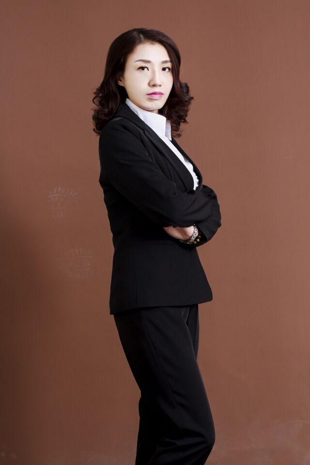 皑演员,舞台上的璀璨之星之光