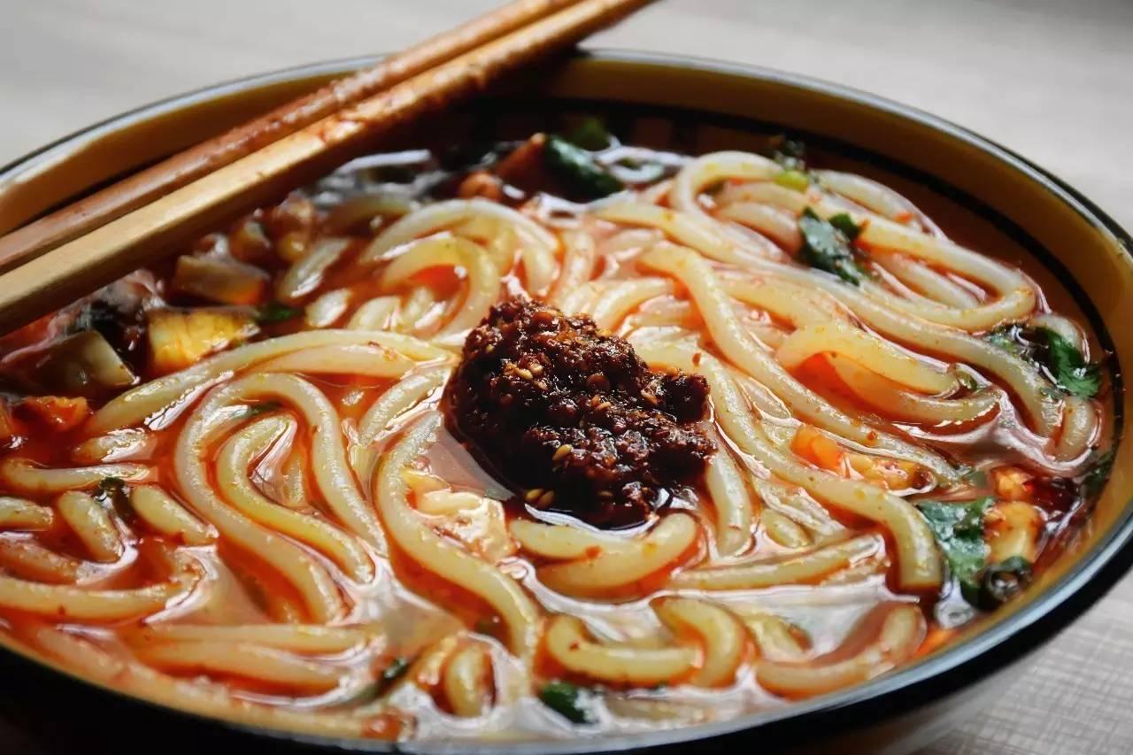 柳州米粉店转手，接手与否需谨慎考虑？