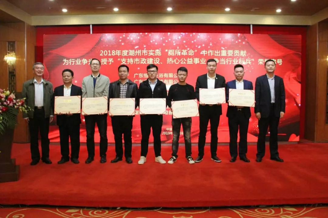 潮州陶瓷厂的招聘之旅，友情与温暖的日常故事
