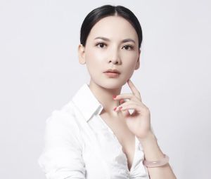张焱焱演员，激情燃烧，塑造无限可能的人生