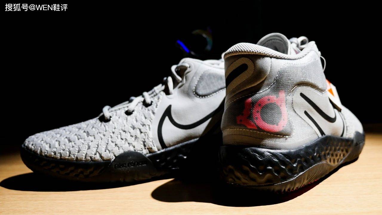 杜兰特最新战靴,展现力量变化与自信成就的风采