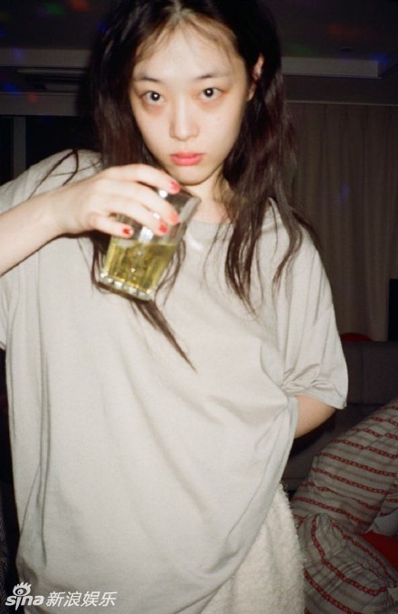 日韩自拍新风尚,日常小确幸与友情纽带的新探索